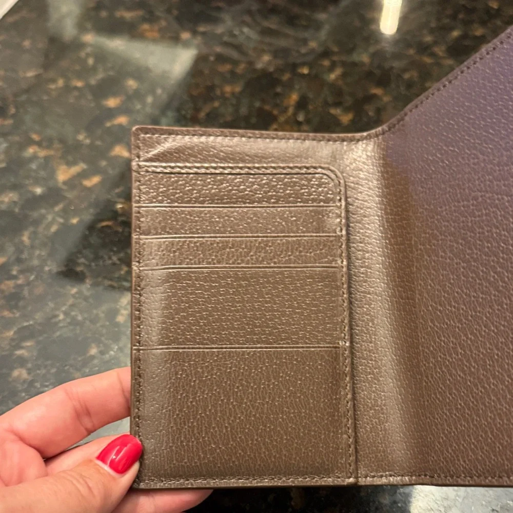 Gucci Tan and Brown GG Pattern Passport Holder - Picture 4 of 7